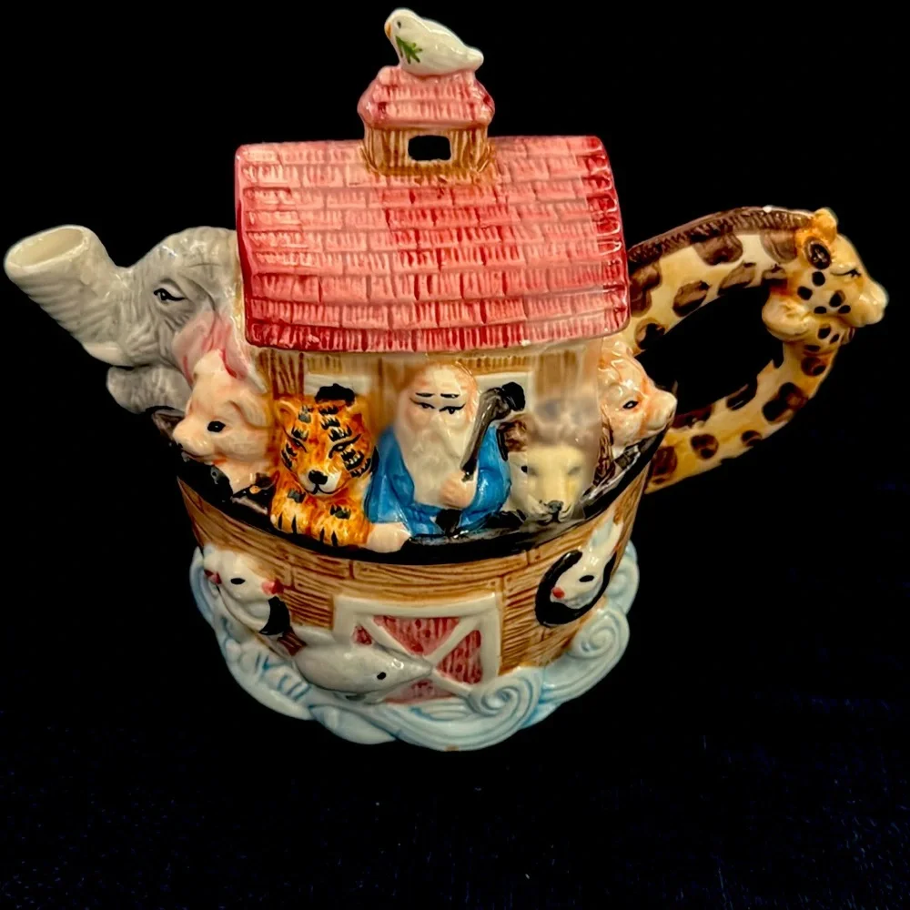 VTG Noah’s Ark teapot pitcher giraffe handle ceramic elephant‎ spout